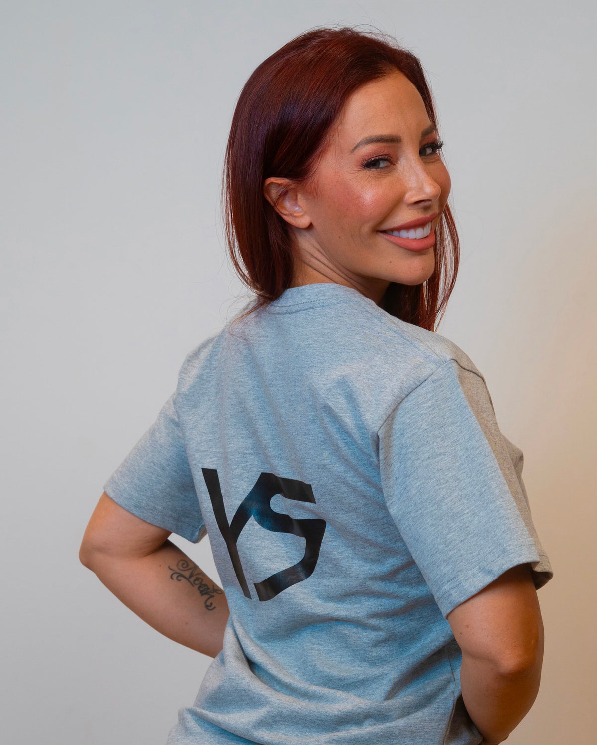 Camiseta Unisex Algodón Logo YS – Yalisa Fit