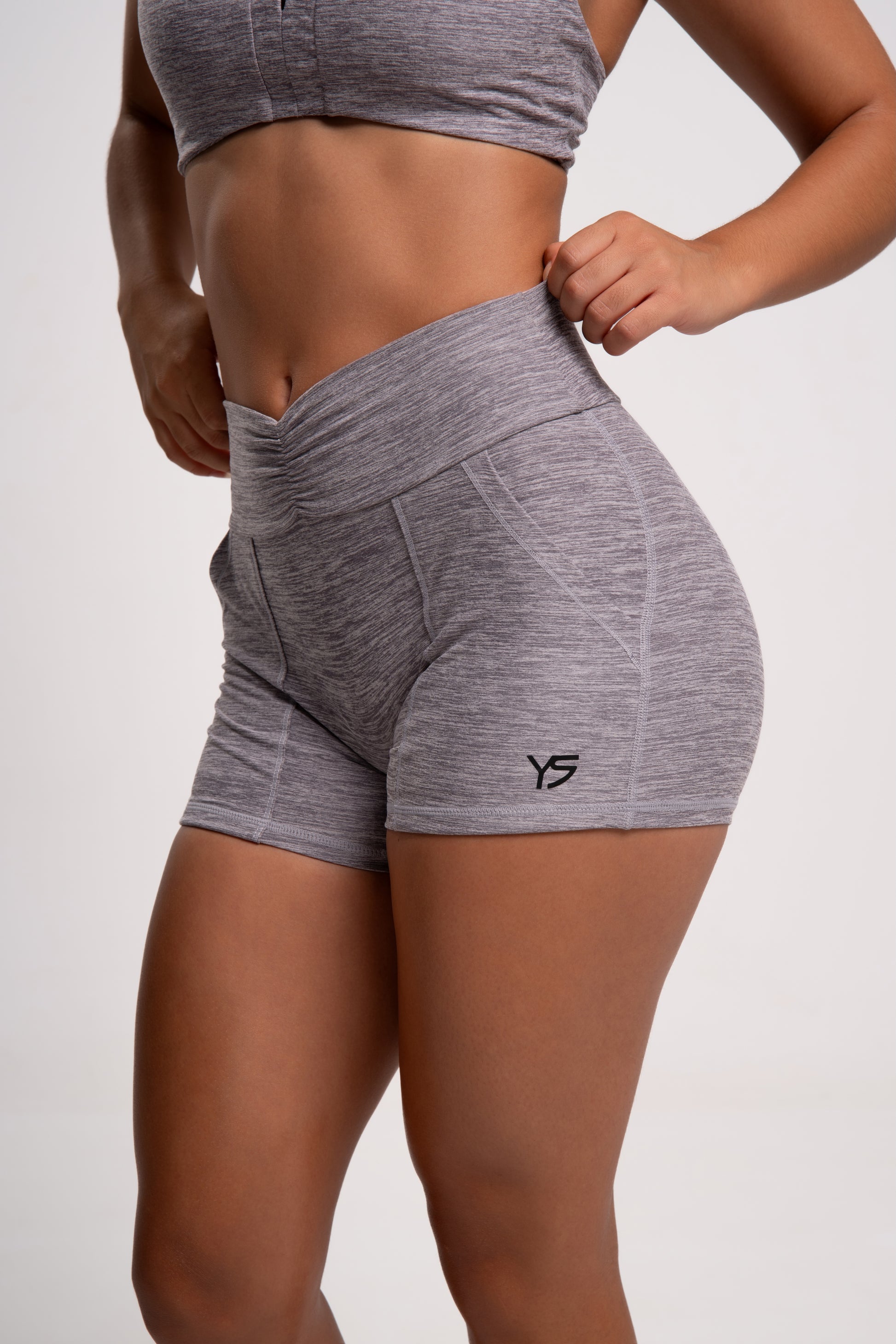 Conjunto deporte mujer corto gris