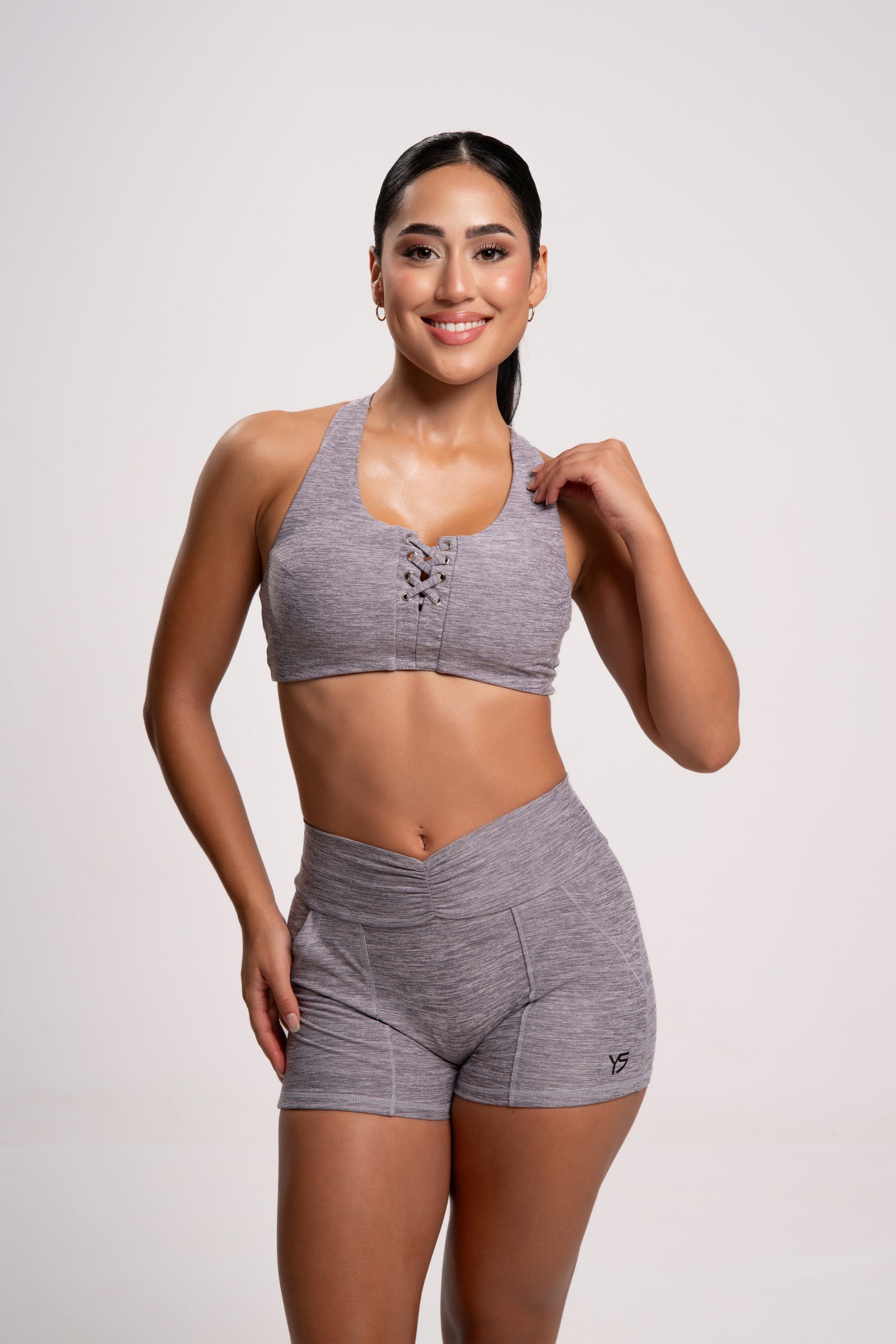 Short deportivo mujer running de color gris