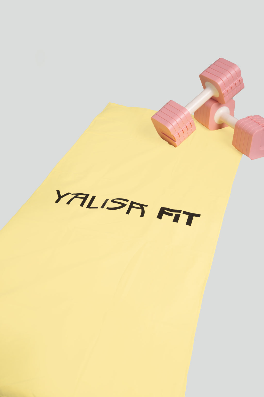 Toalla para el gimnasio de mujer de color amarillo