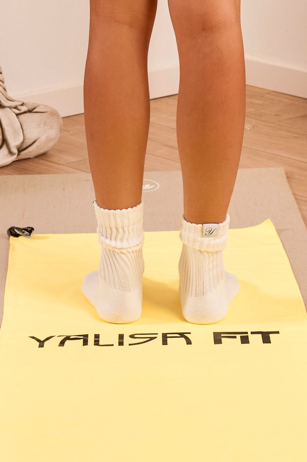 Toalla para el gimnasio de mujer de color amarillo