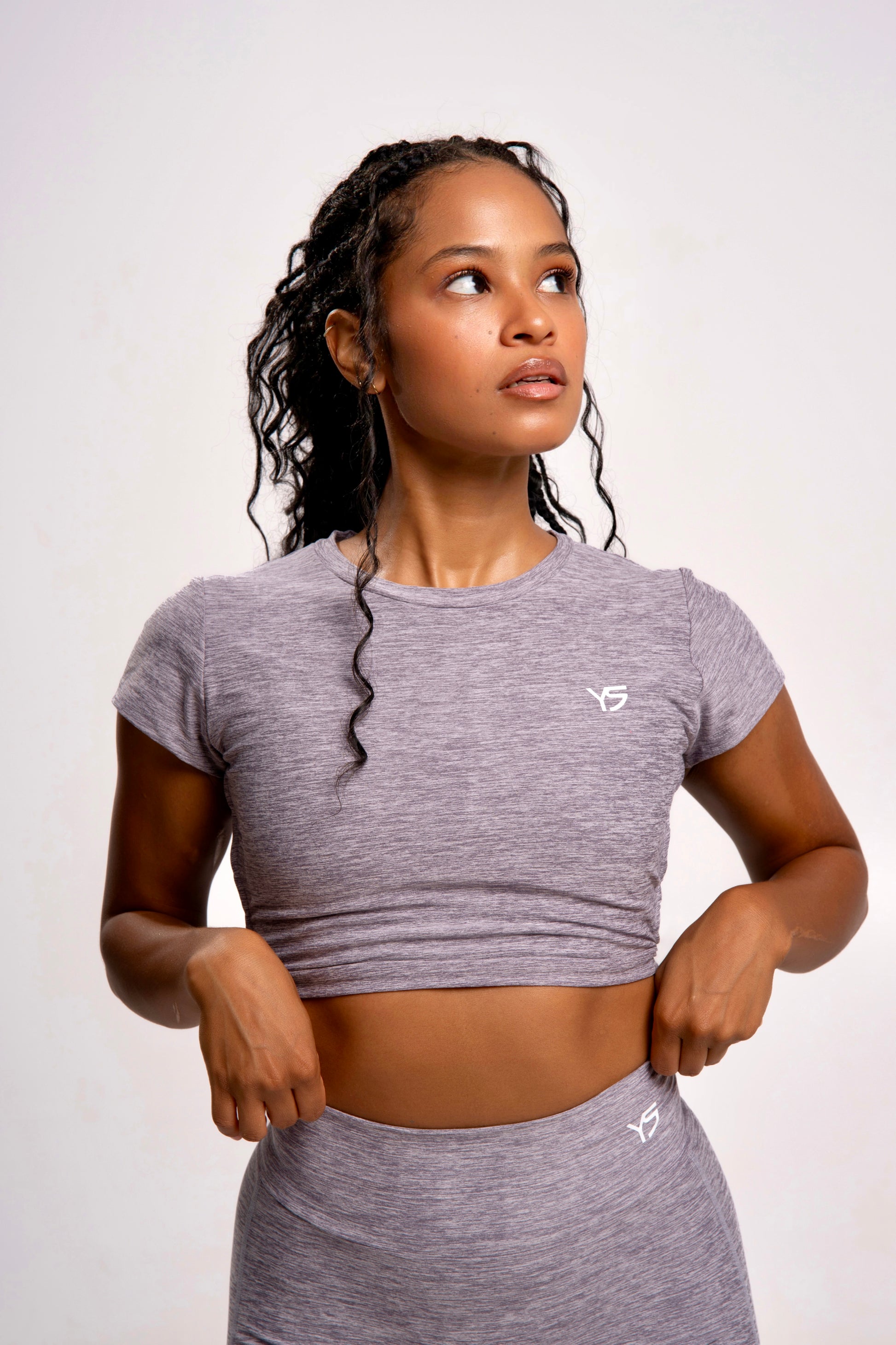 top deportivo mujer gris